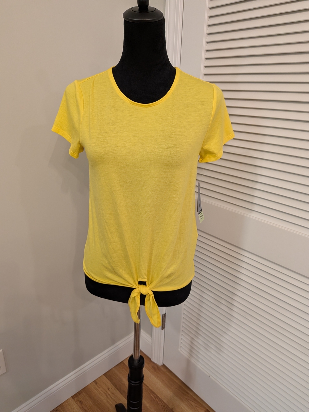 B#1: Ideology Yellow Tie-Front Short Sleeve Crop Top Size XS  Nice For Small
